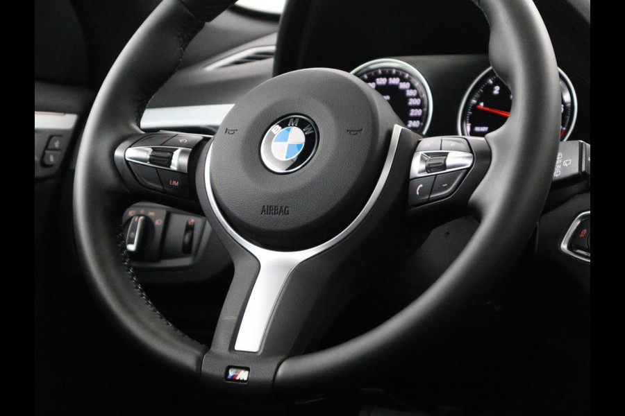 BMW X1 sDrive18i High Executive | Panoramadak | Leder | Stoelverwarming | Cruise control | Head-up | Navigatie | Bluetooth | Interieurverlichting | Elektrische achterklep | Trekhaak