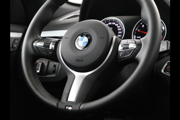 BMW X1 sDrive18i High Executive | Panoramadak | Leder | Stoelverwarming | Cruise control | Head-up | Navigatie | Bluetooth | Interieurverlichting | Elektrische achterklep | Trekhaak