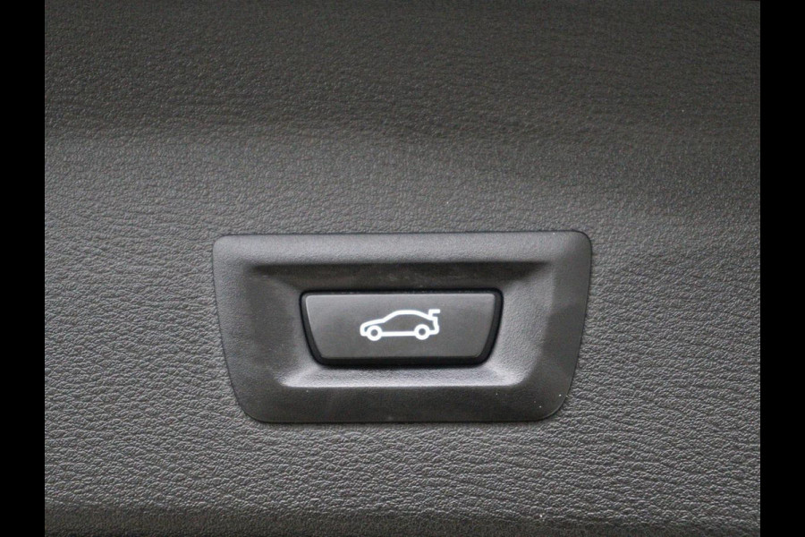 BMW X1 sDrive18i High Executive | Panoramadak | Leder | Stoelverwarming | Cruise control | Head-up | Navigatie | Bluetooth | Interieurverlichting | Elektrische achterklep | Trekhaak