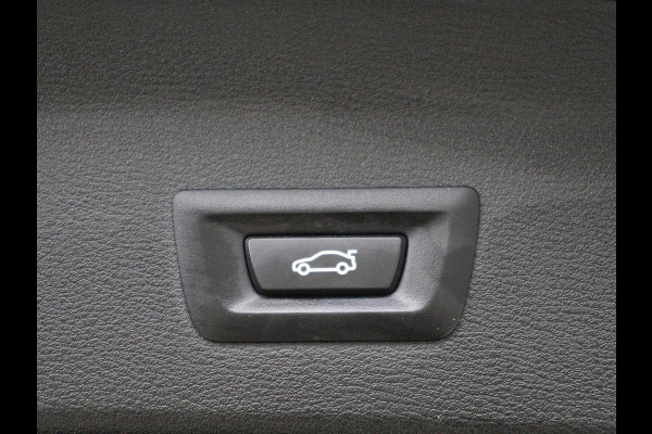 BMW X1 sDrive18i High Executive | Panoramadak | Leder | Stoelverwarming | Cruise control | Head-up | Navigatie | Bluetooth | Interieurverlichting | Elektrische achterklep | Trekhaak