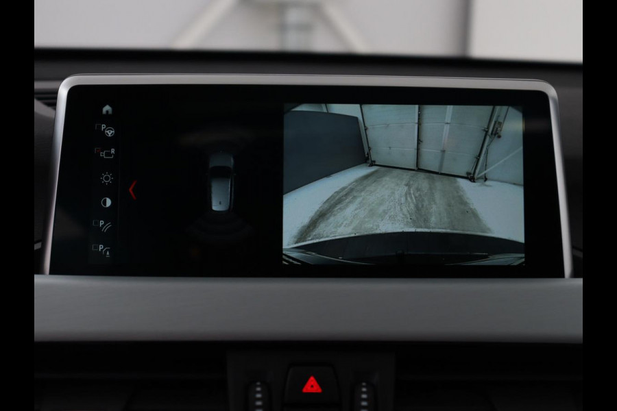 BMW X1 sDrive18i High Executive | Panoramadak | Leder | Stoelverwarming | Cruise control | Head-up | Navigatie | Bluetooth | Interieurverlichting | Elektrische achterklep | Trekhaak