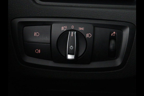 BMW X1 sDrive18i High Executive | Panoramadak | Leder | Stoelverwarming | Cruise control | Head-up | Navigatie | Bluetooth | Interieurverlichting | Elektrische achterklep | Trekhaak