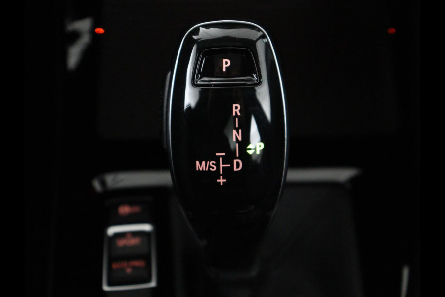BMW X1 sDrive18i High Executive | Panoramadak | Leder | Stoelverwarming | Cruise control | Head-up | Navigatie | Bluetooth | Interieurverlichting | Elektrische achterklep | Trekhaak