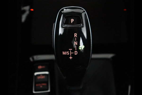 BMW X1 sDrive18i High Executive | Panoramadak | Leder | Stoelverwarming | Cruise control | Head-up | Navigatie | Bluetooth | Interieurverlichting | Elektrische achterklep | Trekhaak