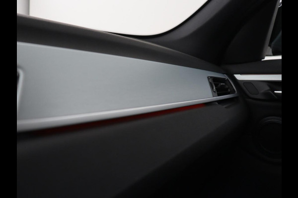 BMW X1 sDrive18i High Executive | Panoramadak | Leder | Stoelverwarming | Cruise control | Head-up | Navigatie | Bluetooth | Interieurverlichting | Elektrische achterklep | Trekhaak