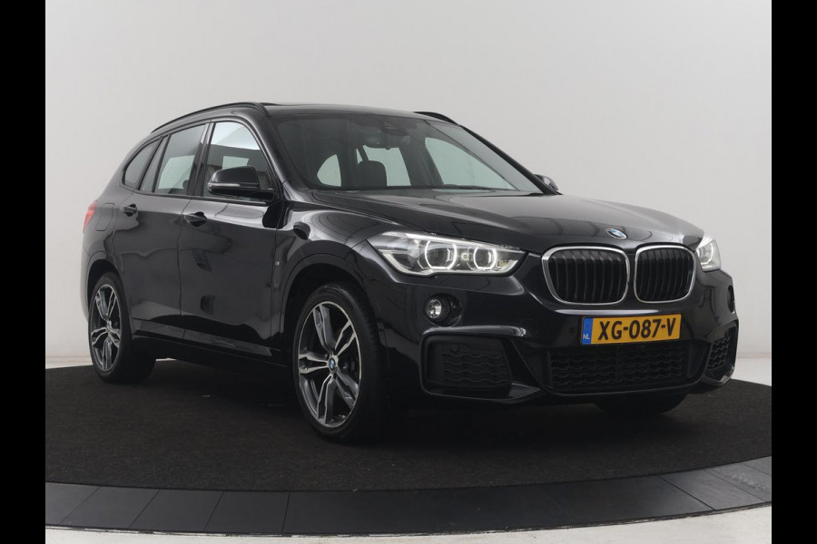 BMW X1 sDrive18i High Executive | Panoramadak | Leder | Stoelverwarming | Cruise control | Head-up | Navigatie | Bluetooth | Interieurverlichting | Elektrische achterklep | Trekhaak