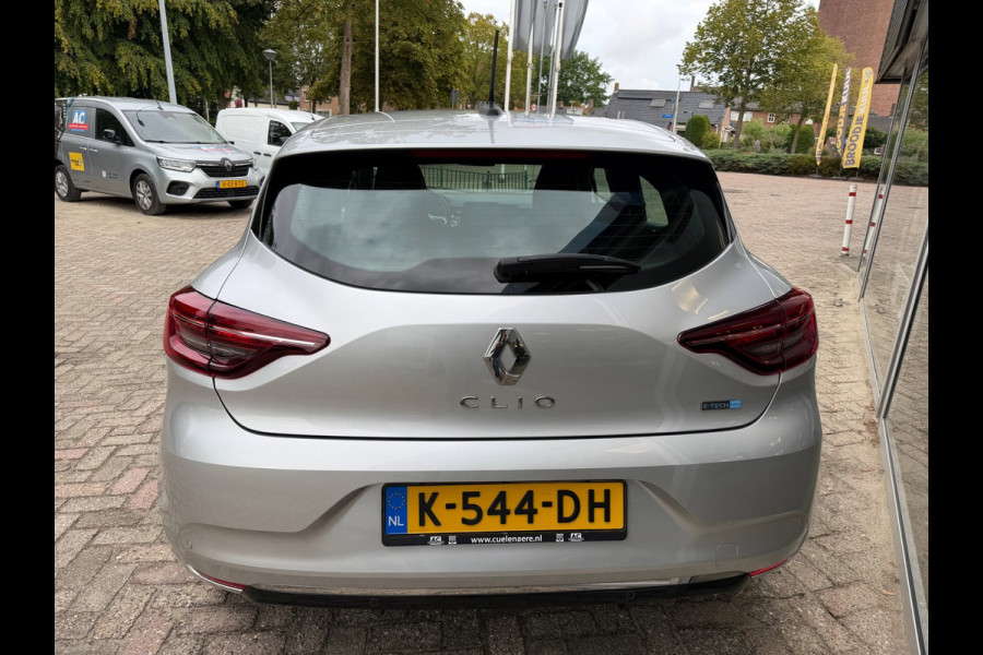 Renault Clio 1.6 E-Tech Hybrid 140 Intens Carplay / Parkeersensoren / Full LED / Clima