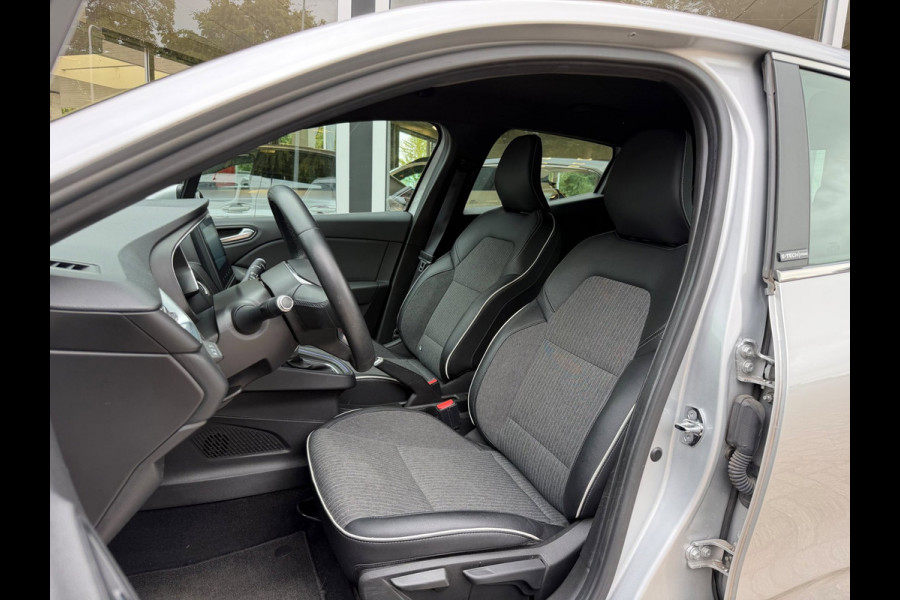 Renault Clio 1.6 E-Tech Hybrid 140 Intens Carplay / Parkeersensoren / Full LED / Clima