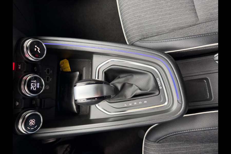 Renault Clio 1.6 E-Tech Hybrid 140 Intens Carplay / Parkeersensoren / Full LED / Clima