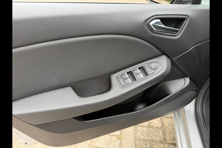Renault Clio 1.6 E-Tech Hybrid 140 Intens Carplay / Parkeersensoren / Full LED / Clima