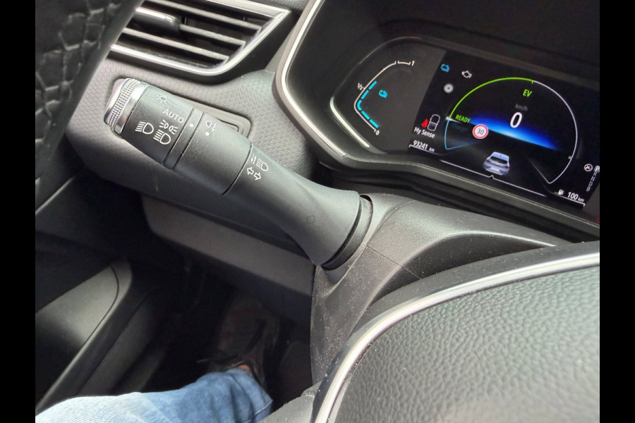 Renault Clio 1.6 E-Tech Hybrid 140 Intens Carplay / Parkeersensoren / Full LED / Clima