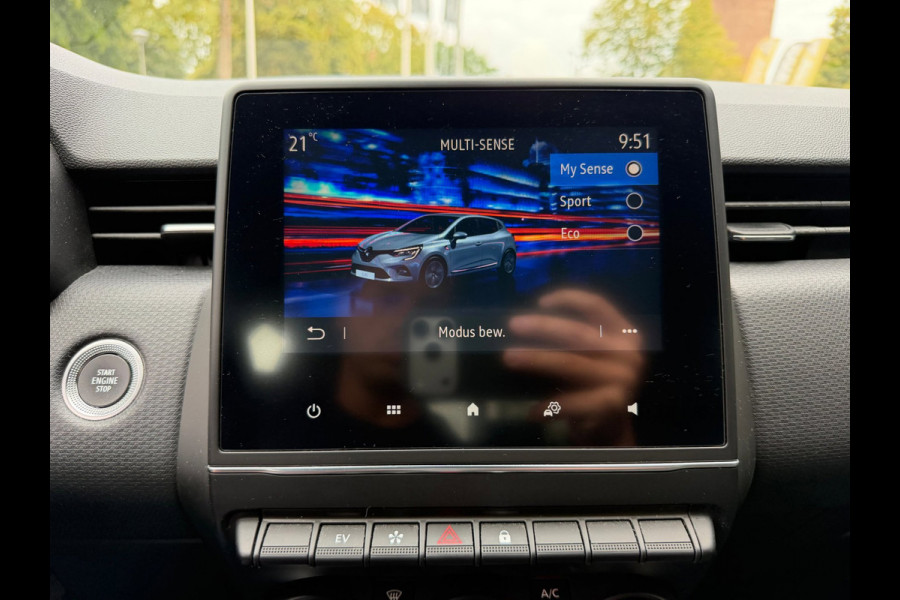 Renault Clio 1.6 E-Tech Hybrid 140 Intens Carplay / Parkeersensoren / Full LED / Clima