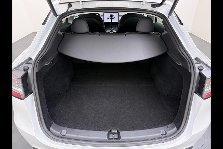 Tesla Model Y Performance AWD 75 kWh VAN:43.900,- VOOR:40.877,- UW HERFSTVOORDEEL:3.023,- SOH 94% | AFN. TREKHAAK | 21 INCH TURBINE VELGEN | TESLA GARANTIE T/M 01-2028 OF 80.000 KM | ACCU & AANDRIJFLIJN GARANTIE T/M 01-2032 OF 192.000 KM | ALL IN RIJKLAAR PRIJS |