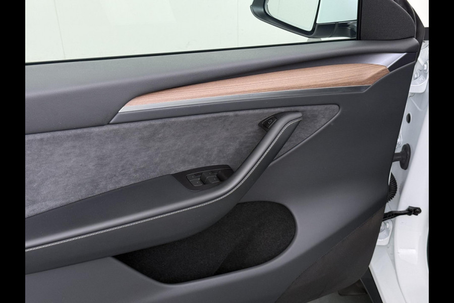 Tesla Model Y Performance AWD 75 kWh VAN:43.900,- VOOR:40.877,- UW HERFSTVOORDEEL:3.023,- SOH 94% | AFN. TREKHAAK | 21 INCH TURBINE VELGEN | TESLA GARANTIE T/M 01-2028 OF 80.000 KM | ACCU & AANDRIJFLIJN GARANTIE T/M 01-2032 OF 192.000 KM | ALL IN RIJKLAAR PRIJS |