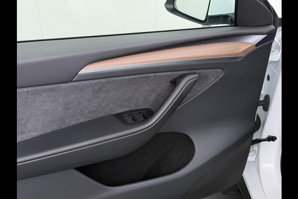 Tesla Model Y Performance AWD 75 kWh VAN:43.900,- VOOR:40.877,- UW HERFSTVOORDEEL:3.023,- SOH 94% | AFN. TREKHAAK | 21 INCH TURBINE VELGEN | TESLA GARANTIE T/M 01-2028 OF 80.000 KM | ACCU & AANDRIJFLIJN GARANTIE T/M 01-2032 OF 192.000 KM | ALL IN RIJKLAAR PRIJS |