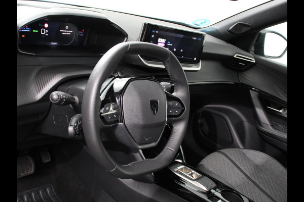 Peugeot e-2008 EV Allure Pack 54 kWh Navigatie Apple Carplay/Android Auto Climate Control Parkeer sensoren Lichtmetalen Velgen