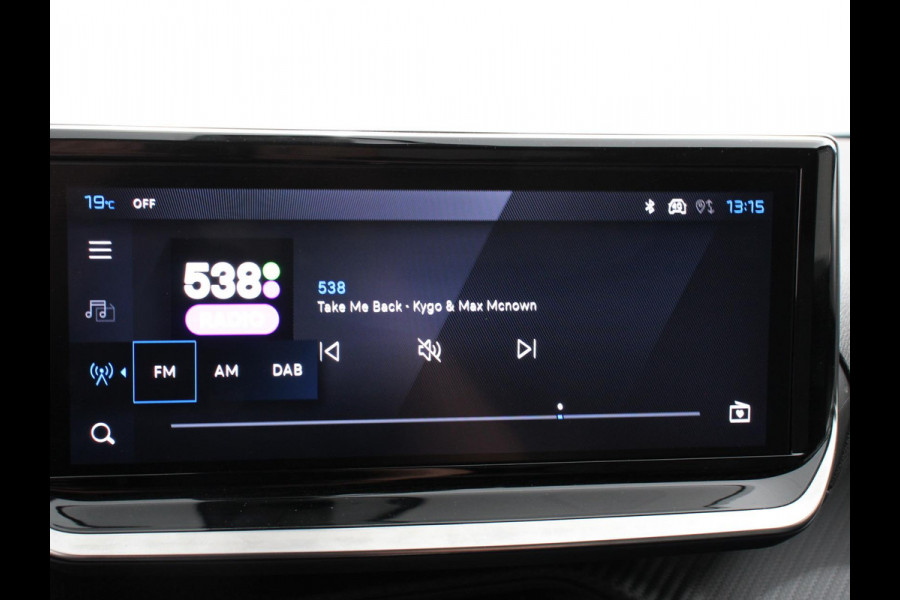 Peugeot e-2008 EV Allure Pack 54 kWh Navigatie Apple Carplay/Android Auto Climate Control Parkeer sensoren Lichtmetalen Velgen