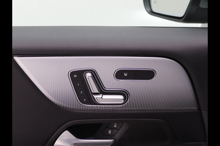 Mercedes-Benz Glb 200 Premium Pano, Distronic, Memory, Burmester