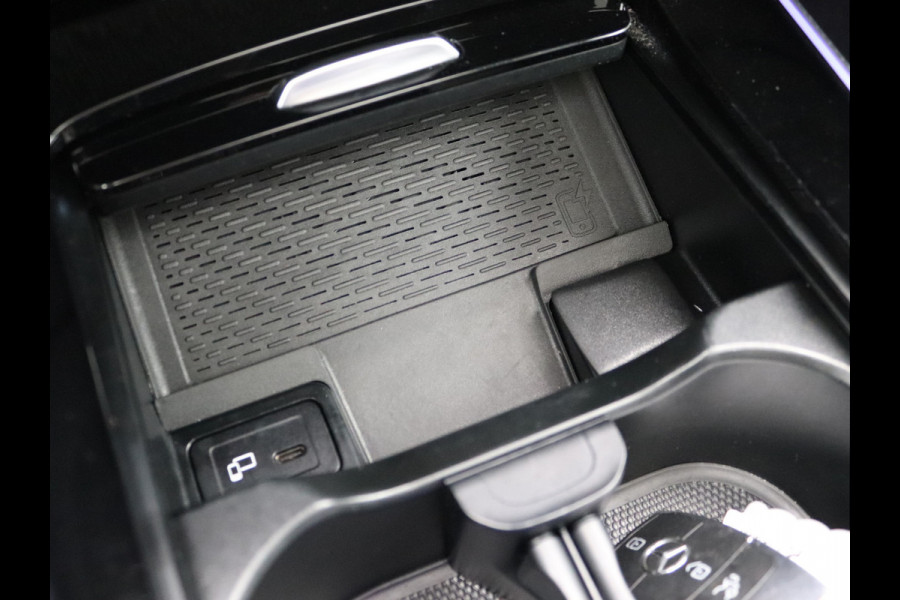 Mercedes-Benz Glb 200 Premium Pano, Distronic, Memory, Burmester