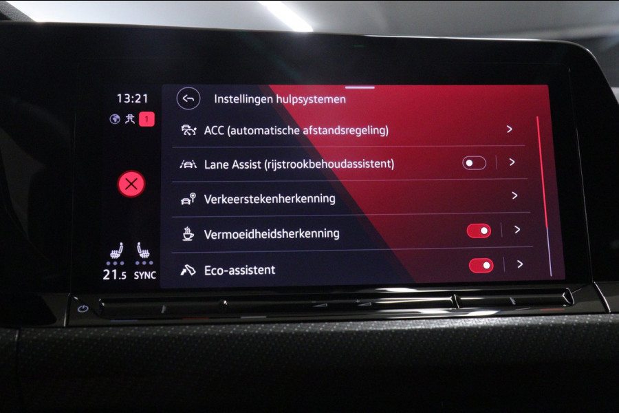Volkswagen Golf 1.5 eTSI R-Line Business PANO/CAM/CARPLAY/ACC/VOL