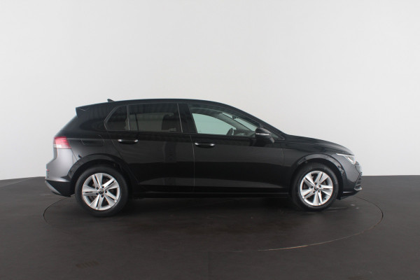 Volkswagen Golf 1.5 eTSI Life > Camera/ACC/Stoelverwarming/Sfeerverlichting....