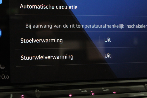 Volkswagen Golf 1.5 eTSI Life > Camera/ACC/Stoelverwarming/Sfeerverlichting....