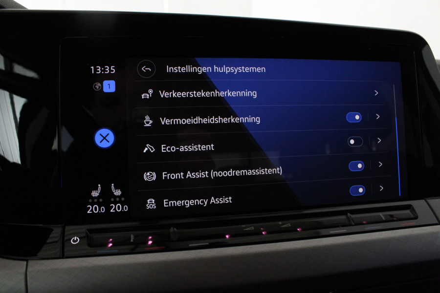 Volkswagen Golf 1.5 eTSI Life > Camera/ACC/Stoelverwarming/Sfeerverlichting....
