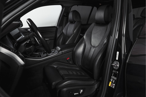 BMW X5 xDrive45e High Executive | S/K-Panodak | Dig. Cockpit | Adapt. Cruise | Stoel-+ Achterbankverw. | PDC | 360 Camera | NAV + App. Connect | ECC | Elek. Klep | Elek. Trekhaak | LM 20" |