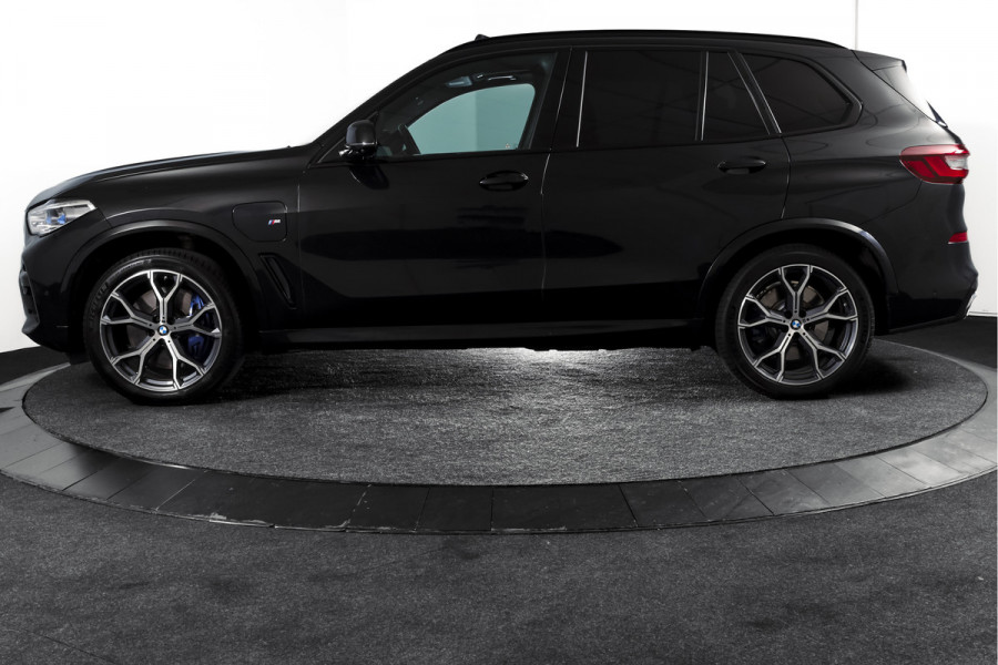 BMW X5 xDrive45e High Executive | S/K-Panodak | Dig. Cockpit | Adapt. Cruise | Stoel-+ Achterbankverw. | PDC | 360 Camera | NAV + App. Connect | ECC | Elek. Klep | Elek. Trekhaak | LM 20" |