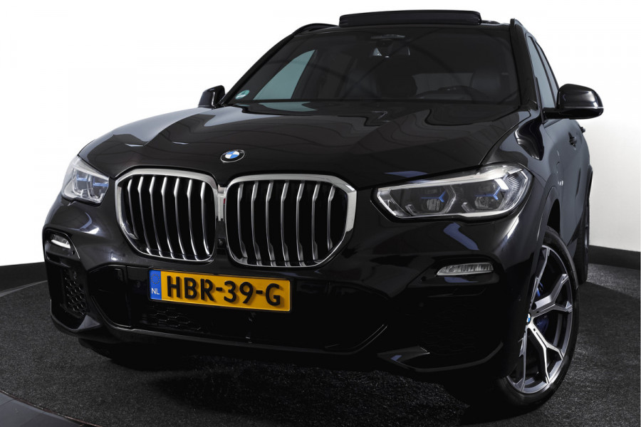 BMW X5 xDrive45e High Executive | S/K-Panodak | Dig. Cockpit | Adapt. Cruise | Stoel-+ Achterbankverw. | PDC | 360 Camera | NAV + App. Connect | ECC | Elek. Klep | Elek. Trekhaak | LM 20" |
