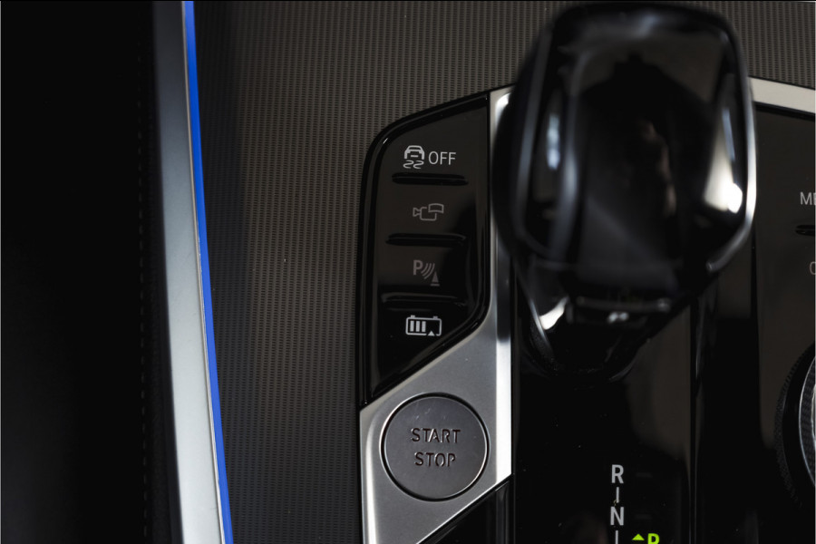BMW X5 xDrive45e High Executive | S/K-Panodak | Dig. Cockpit | Adapt. Cruise | Stoel-+ Achterbankverw. | PDC | 360 Camera | NAV + App. Connect | ECC | Elek. Klep | Elek. Trekhaak | LM 20" |