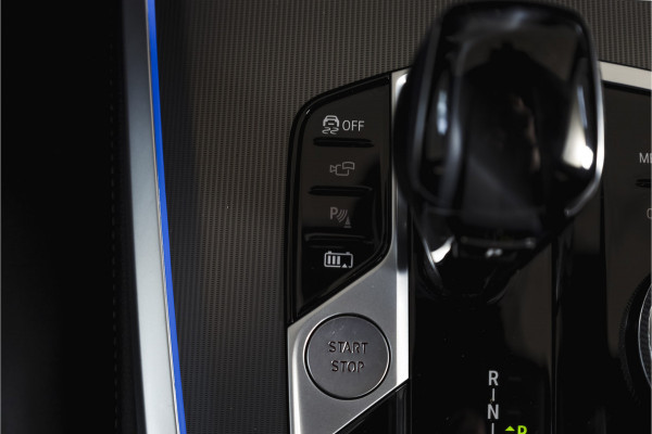 BMW X5 xDrive45e High Executive | S/K-Panodak | Dig. Cockpit | Adapt. Cruise | Stoel-+ Achterbankverw. | PDC | 360 Camera | NAV + App. Connect | ECC | Elek. Klep | Elek. Trekhaak | LM 20" |