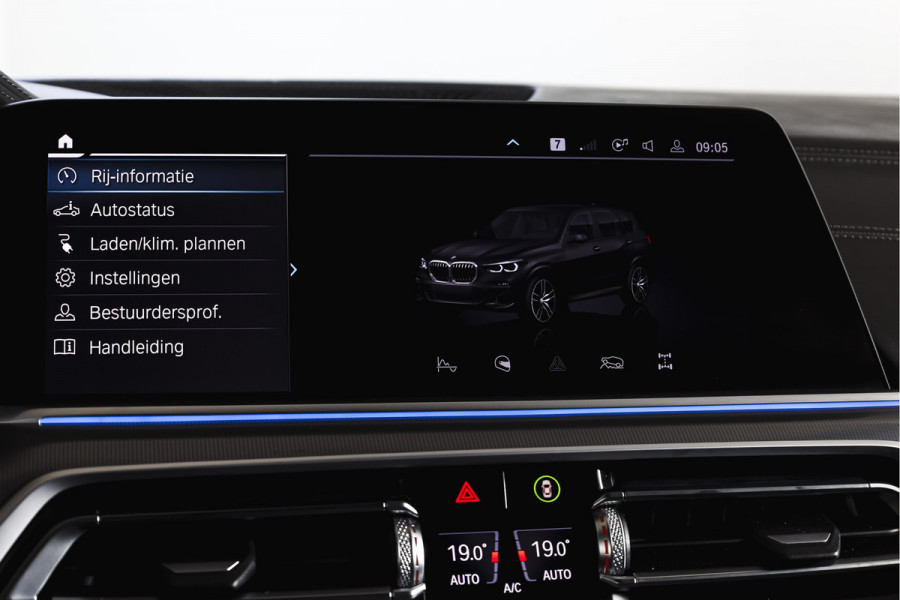 BMW X5 xDrive45e High Executive | S/K-Panodak | Dig. Cockpit | Adapt. Cruise | Stoel-+ Achterbankverw. | PDC | 360 Camera | NAV + App. Connect | ECC | Elek. Klep | Elek. Trekhaak | LM 20" |