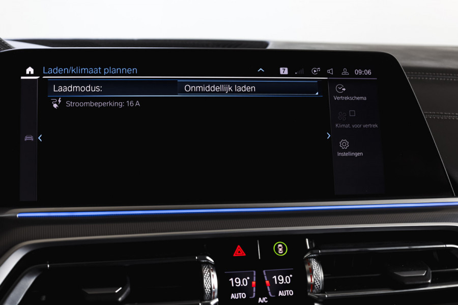 BMW X5 xDrive45e High Executive | S/K-Panodak | Dig. Cockpit | Adapt. Cruise | Stoel-+ Achterbankverw. | PDC | 360 Camera | NAV + App. Connect | ECC | Elek. Klep | Elek. Trekhaak | LM 20" |