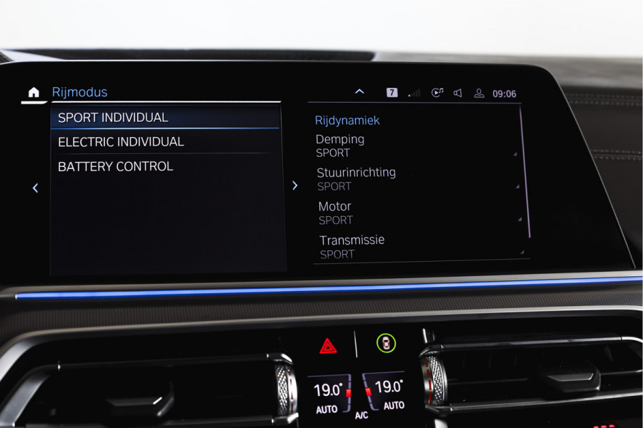 BMW X5 xDrive45e High Executive | S/K-Panodak | Dig. Cockpit | Adapt. Cruise | Stoel-+ Achterbankverw. | PDC | 360 Camera | NAV + App. Connect | ECC | Elek. Klep | Elek. Trekhaak | LM 20" |