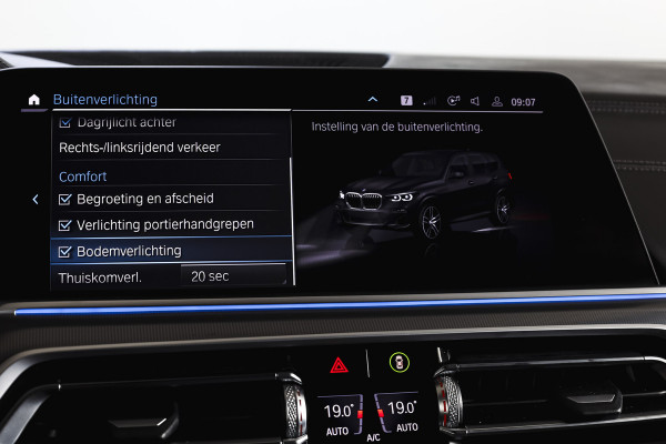 BMW X5 xDrive45e High Executive | S/K-Panodak | Dig. Cockpit | Adapt. Cruise | Stoel-+ Achterbankverw. | PDC | 360 Camera | NAV + App. Connect | ECC | Elek. Klep | Elek. Trekhaak | LM 20" |