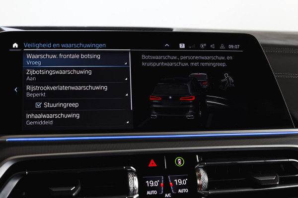 BMW X5 xDrive45e High Executive | S/K-Panodak | Dig. Cockpit | Adapt. Cruise | Stoel-+ Achterbankverw. | PDC | 360 Camera | NAV + App. Connect | ECC | Elek. Klep | Elek. Trekhaak | LM 20" |