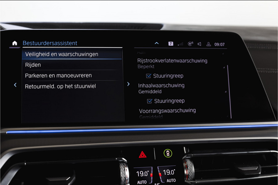 BMW X5 xDrive45e High Executive | S/K-Panodak | Dig. Cockpit | Adapt. Cruise | Stoel-+ Achterbankverw. | PDC | 360 Camera | NAV + App. Connect | ECC | Elek. Klep | Elek. Trekhaak | LM 20" |