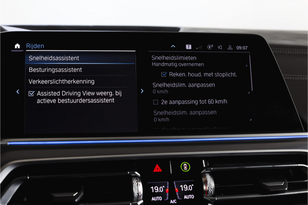 BMW X5 xDrive45e High Executive | S/K-Panodak | Dig. Cockpit | Adapt. Cruise | Stoel-+ Achterbankverw. | PDC | 360 Camera | NAV + App. Connect | ECC | Elek. Klep | Elek. Trekhaak | LM 20" |
