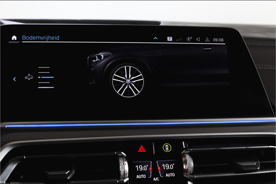 BMW X5 xDrive45e High Executive | S/K-Panodak | Dig. Cockpit | Adapt. Cruise | Stoel-+ Achterbankverw. | PDC | 360 Camera | NAV + App. Connect | ECC | Elek. Klep | Elek. Trekhaak | LM 20" |