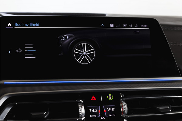 BMW X5 xDrive45e High Executive | S/K-Panodak | Dig. Cockpit | Adapt. Cruise | Stoel-+ Achterbankverw. | PDC | 360 Camera | NAV + App. Connect | ECC | Elek. Klep | Elek. Trekhaak | LM 20" |