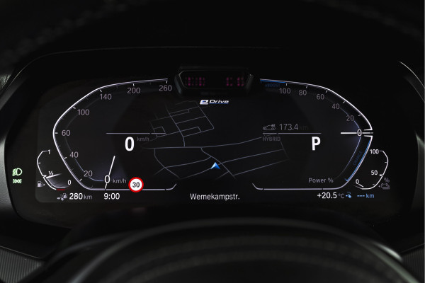 BMW X5 xDrive45e High Executive | S/K-Panodak | Dig. Cockpit | Adapt. Cruise | Stoel-+ Achterbankverw. | PDC | 360 Camera | NAV + App. Connect | ECC | Elek. Klep | Elek. Trekhaak | LM 20" |