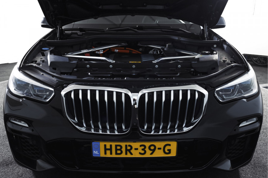 BMW X5 xDrive45e High Executive | S/K-Panodak | Dig. Cockpit | Adapt. Cruise | Stoel-+ Achterbankverw. | PDC | 360 Camera | NAV + App. Connect | ECC | Elek. Klep | Elek. Trekhaak | LM 20" |