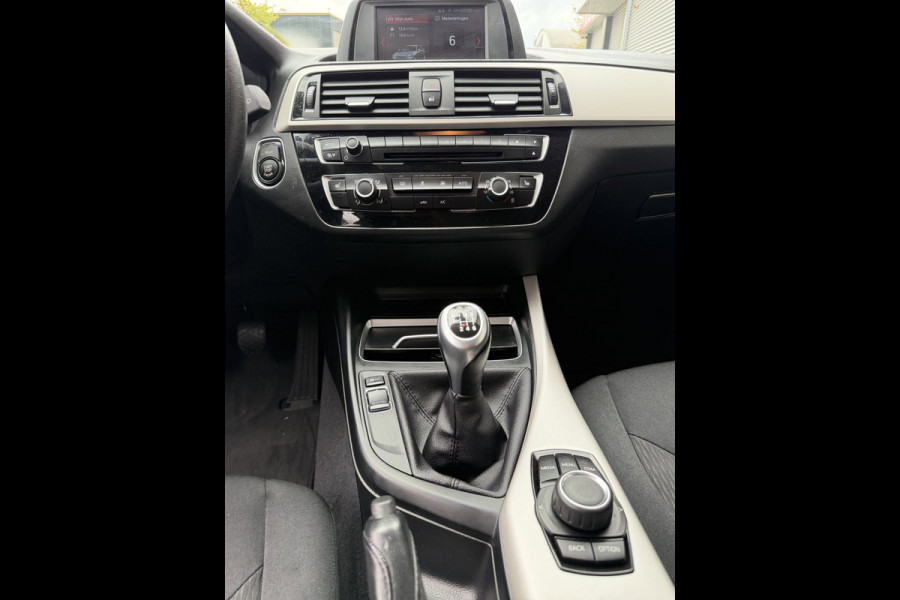 BMW 1-serie 118i 5Drs - 47.000 KM I Navigatie / Apple CarPlay I Airco I LED I PDC I Sport velgen I Dealer onderhouden