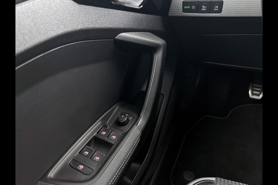 Audi A1 Sportback 30 TFSI S Line edition one | NAVI | STOELVERWARMING | CLIMAT CONTROL | PARKEER SENSOREN V+A