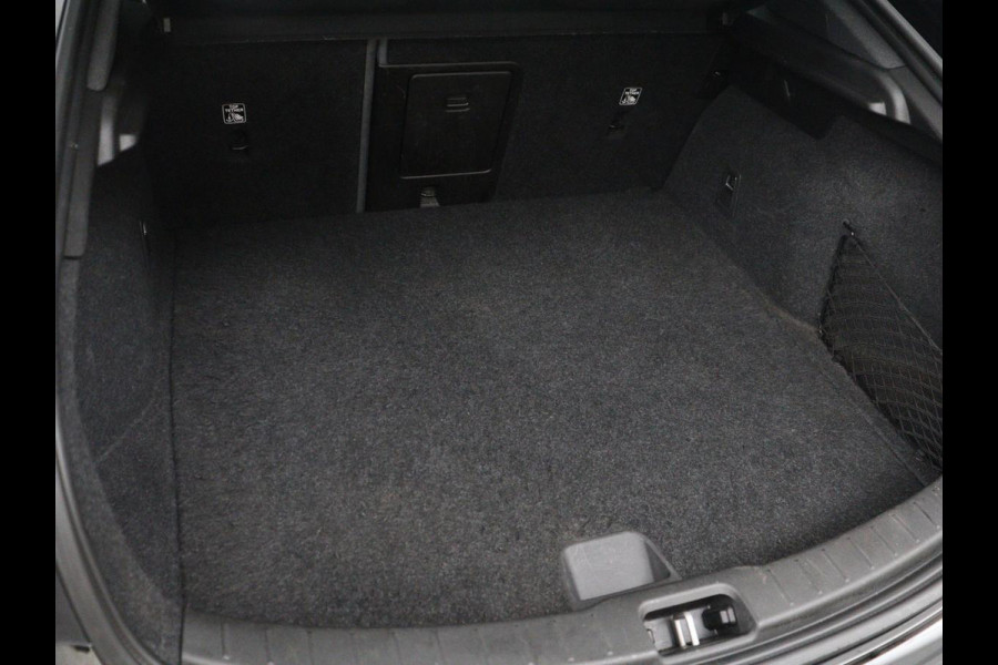 Polestar 2 Standard Range Single Motor 63kWh | SOH 89,7% | Memory | Stoelverwarming | Cruise control | Carplay | Navigatie | Bluetooth | Camera | Park assist | Interieurverlichting | Elektrische achterklep | Trekhaak