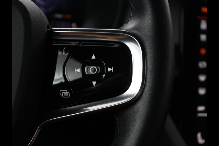 Polestar 2 Standard Range Single Motor 63kWh | SOH 89,7% | Memory | Stoelverwarming | Cruise control | Carplay | Navigatie | Bluetooth | Camera | Park assist | Interieurverlichting | Elektrische achterklep | Trekhaak