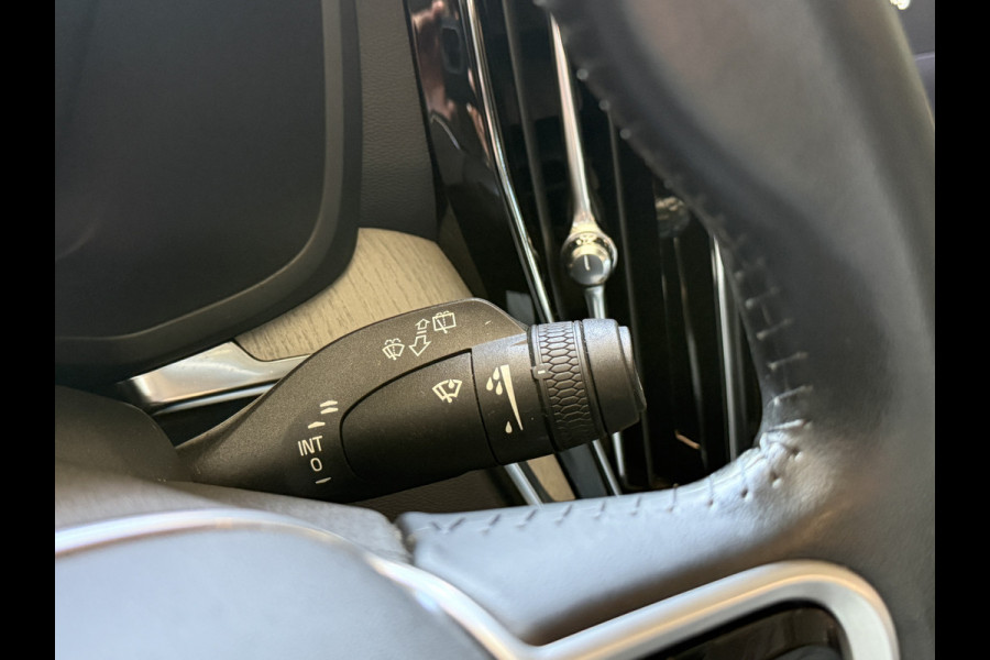 Volvo V60 2.0 T5 Inscription | Panoramadak | Apple Carplay | Leder | Stoelverwarming