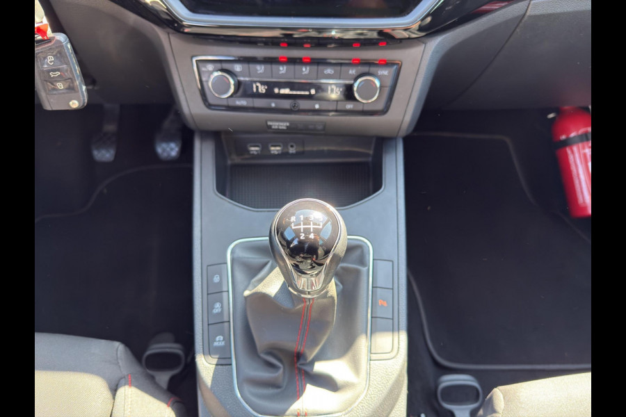 Seat Ibiza 1.0 TSI FR Panoramadak | Carplay | Parksensors |  17"Velg | Led | Sfeer | Cruise | Airco (Automatisch)