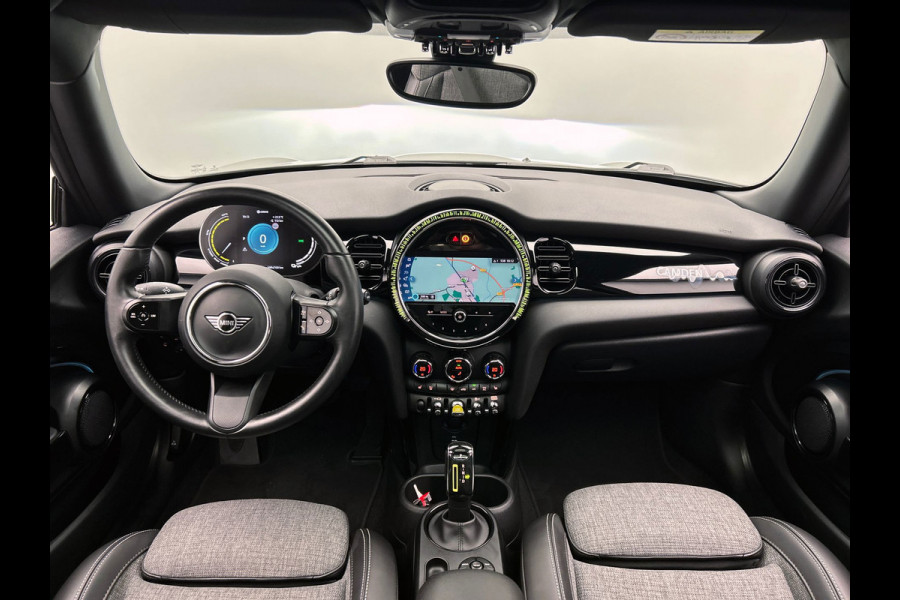 MINI Electric MINI Electric Collection 33 kWh | SOH 96% | Dealer Onderhouden | Panoramadak | Camera | Carplay | Stoelverwarming |